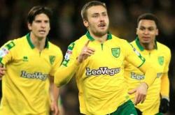 沃特福德中场策划多粒进球，助球队逆袭的简单介绍