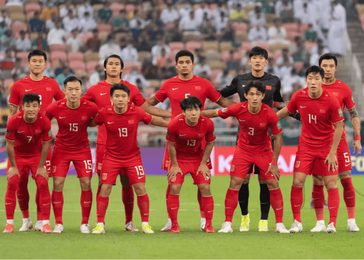 国足队员团结协作,夺得国际赛桂冠 国足队员团结协作,夺得国际赛桂冠