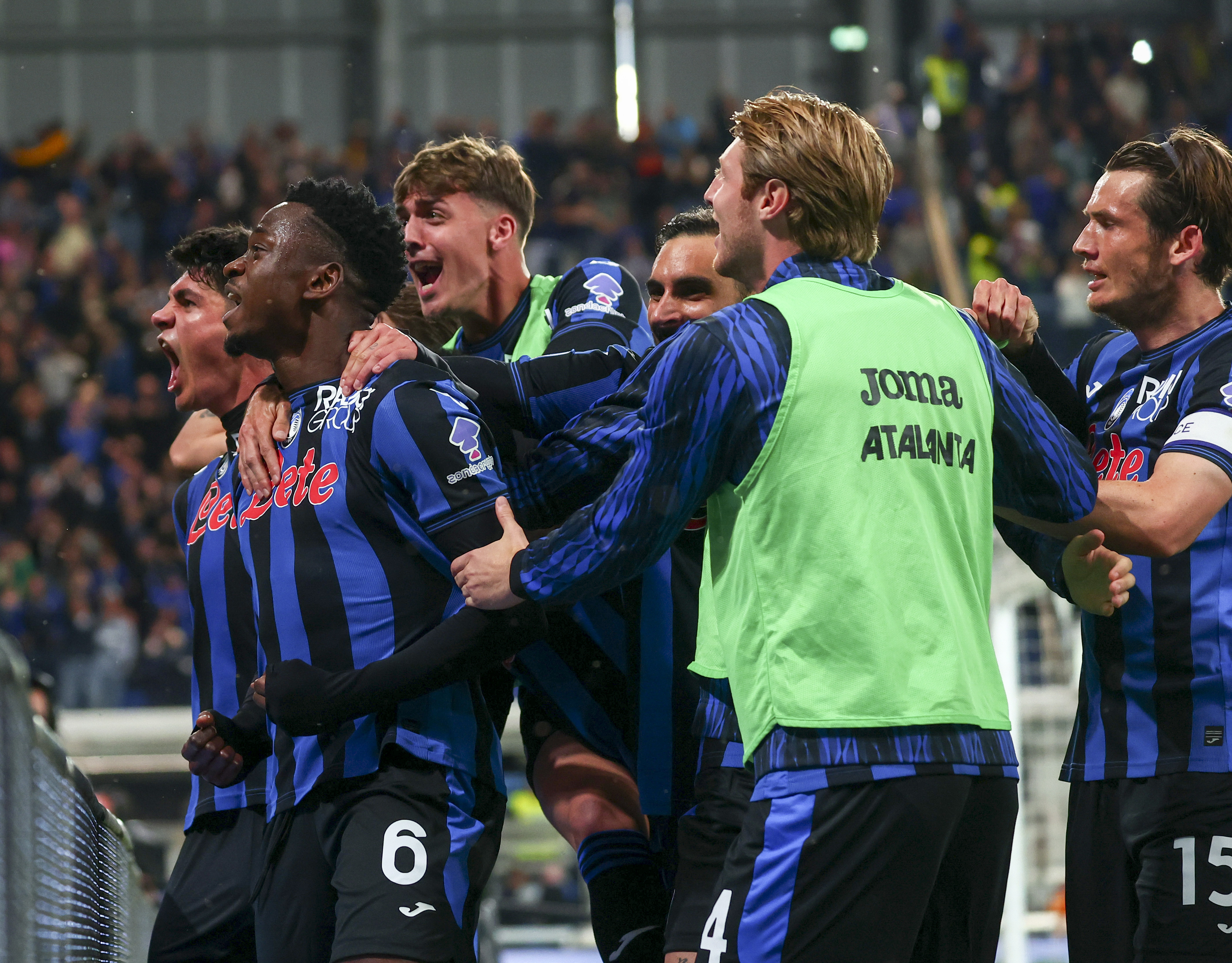 罗马尼亚队惜败于匈牙利,遗憾出局欧国大赛 罗马尼亚队惜败于匈牙利,遗憾出局欧国大赛