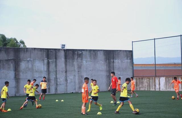 国内足球联赛备战积极有序,教练组化解难题的简单介绍 国内足球联赛备战积极有序,教练组化解难题的简单介绍
