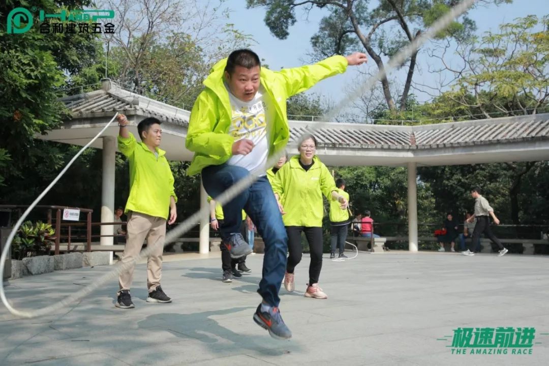 包含强手如云的比赛中出现紧张情绪，团队团结一致的词条