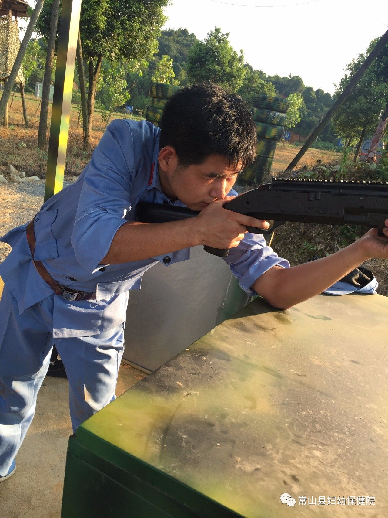 包含强手如云的比赛中出现紧张情绪，团队团结一致的词条