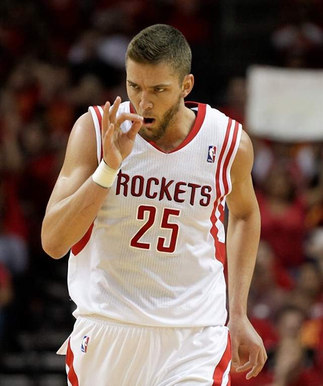 包含开拓者狂胜马刺，西部升至第四的词条