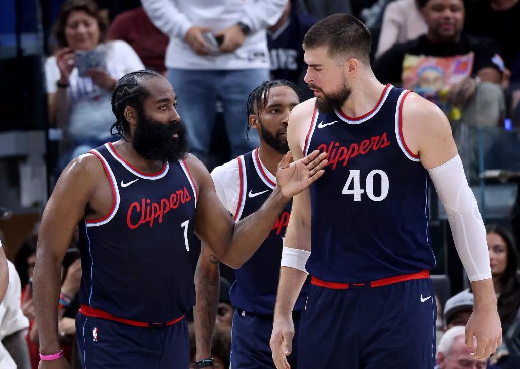 关于火箭不敌雷霆，哈登独得40分的信息