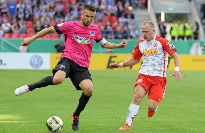 亚特兰大对阵汉堡，争夺联赛冠军宝座的简单介绍