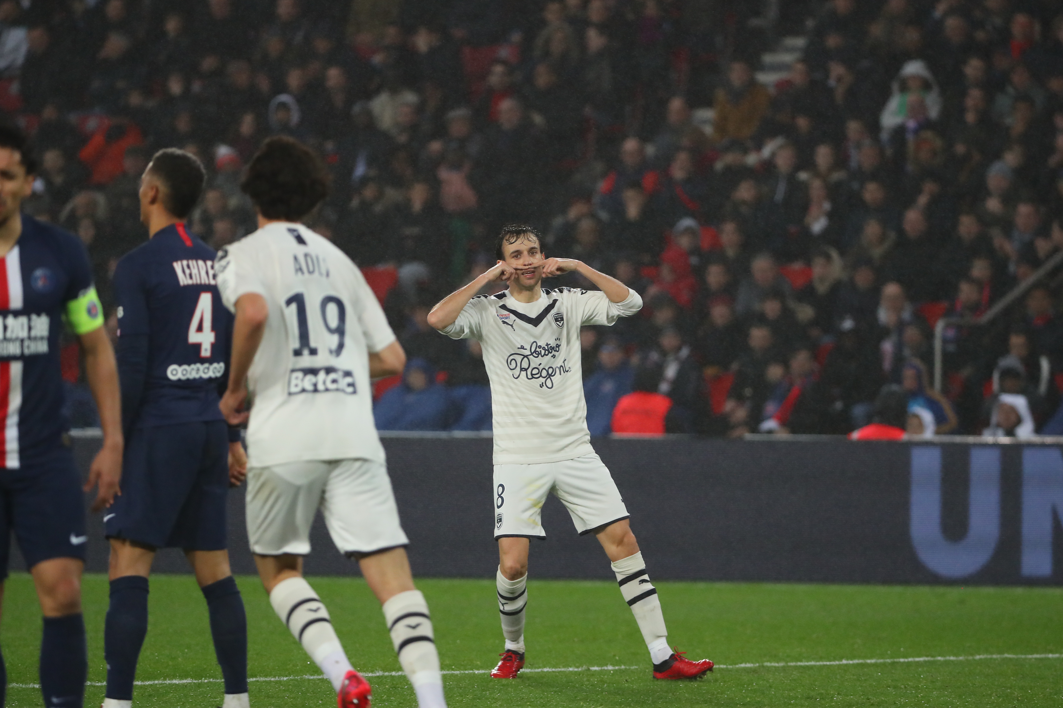 巴黎圣日耳曼力压波尔多，豪取三分的简单介绍