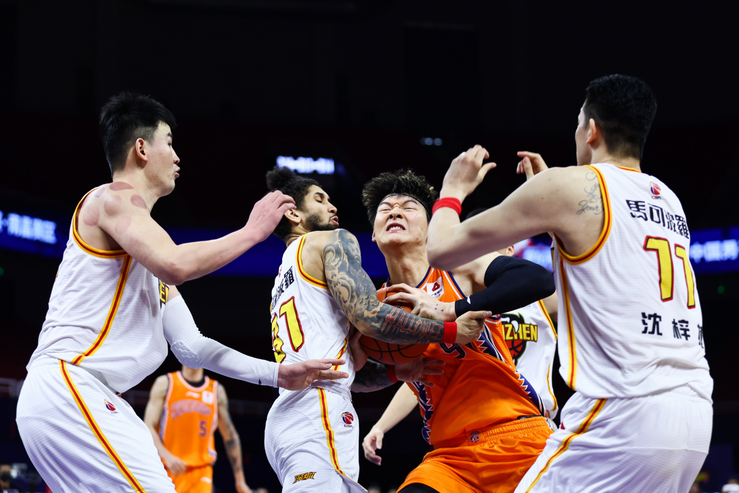 篮球赛事的激烈竞争将一触即发