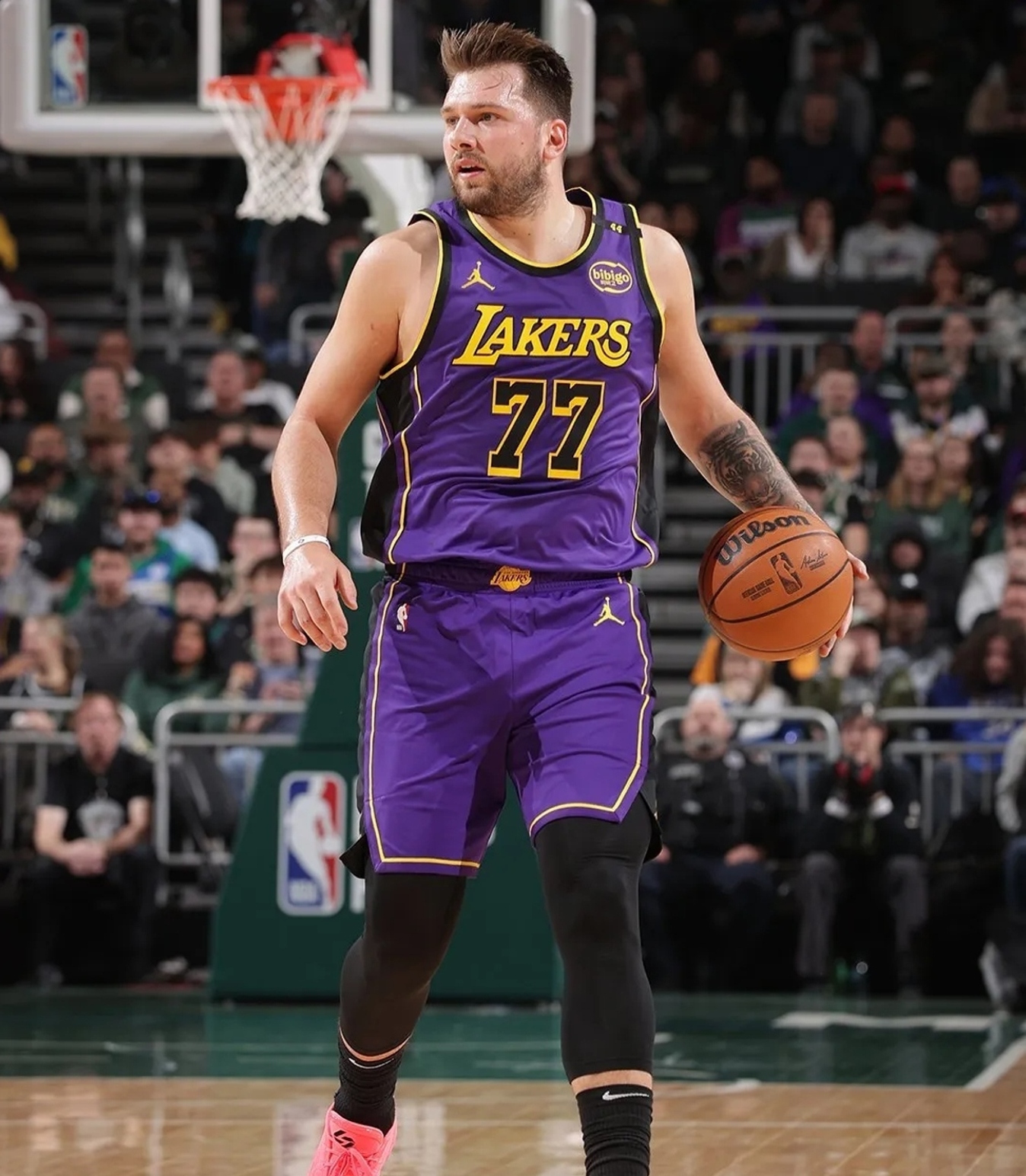 雄鹿主场大胜湖人,篮网击败黄蜂 雄鹿主场大胜湖人,篮网击败黄蜂