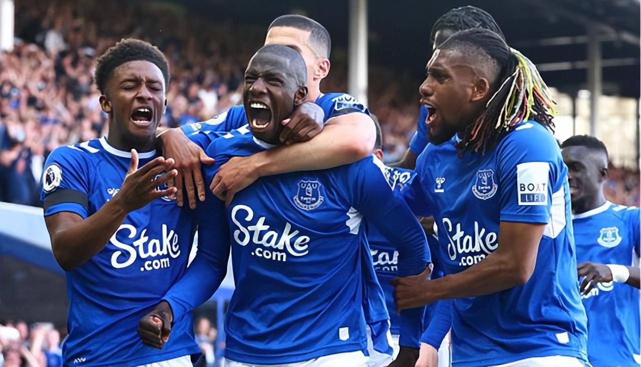 包含意大利防线坚如磐石，轻松击败挑战者的词条